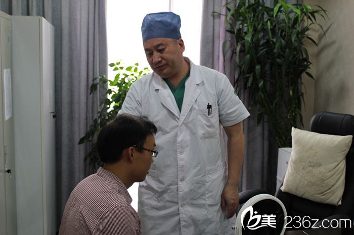 毛發(fā)移植感想我是來自農(nóng)村的一位教師也是一位脂溢性脫發(fā)患者，做