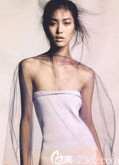 平胸妹子飛機(jī)場(chǎng)女生