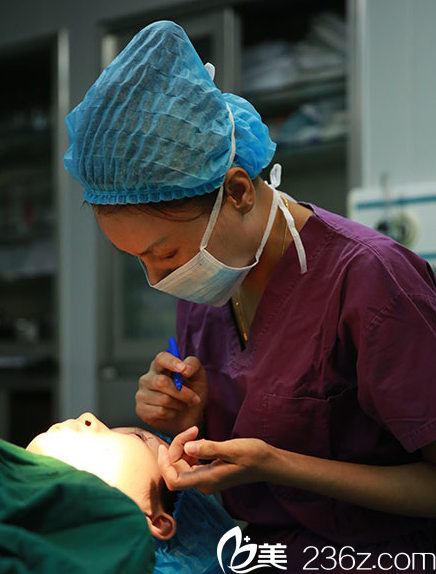 廣州壹加壹項美蓮主任雙眼皮手術(shù)過程圖 廣州壹加壹項美蓮主任雙眼皮手術(shù)過程圖