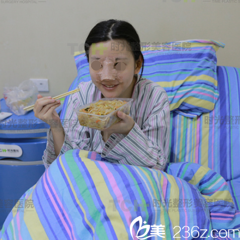 在重慶時(shí)光做DBM生態(tài)美弧隆鼻術(shù)后2天