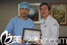 梁曉健主任與隆鼻之王<!--<i data=20240703-sp></i>-->合影