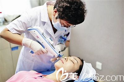 玻尿酸注射現(xiàn)場