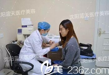 在沈陽藍天做面部脂肪填充術(shù)前檢查.jpg 在沈陽藍天做面部脂肪填充術(shù)前檢查.jpg