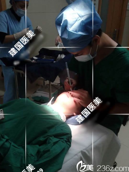 徐林杰醫(yī)生做雙眼皮手術(shù)過(guò)程 徐林杰醫(yī)生做雙眼皮手術(shù)過(guò)程