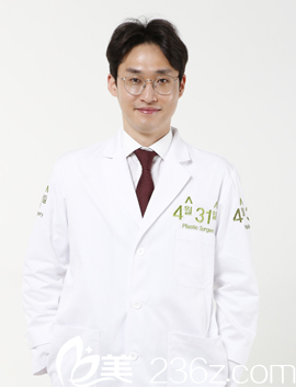 金龍現(xiàn)院長(zhǎng)