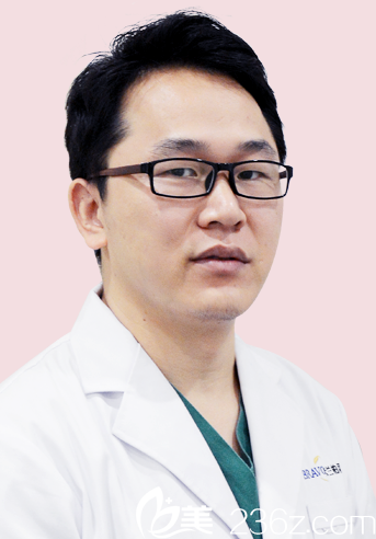 深圳米蘭柏羽醫(yī)療美容門診部朱武根副院長(zhǎng) 深圳米蘭柏羽醫(yī)療美容門診部朱武根副院長(zhǎng)