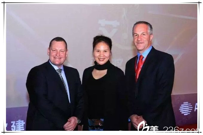 趙彩明 <!--<i data=20240703-sp></i>-->舉辦的醫(yī)療峰會(huì)與美國艾爾建公司亞太區(qū)總裁及副總裁合影 趙彩明 <!--<i data=20240703-sp></i>-->舉辦的醫(yī)療峰會(huì)與美國艾爾建公司亞太區(qū)總裁及副總裁合影