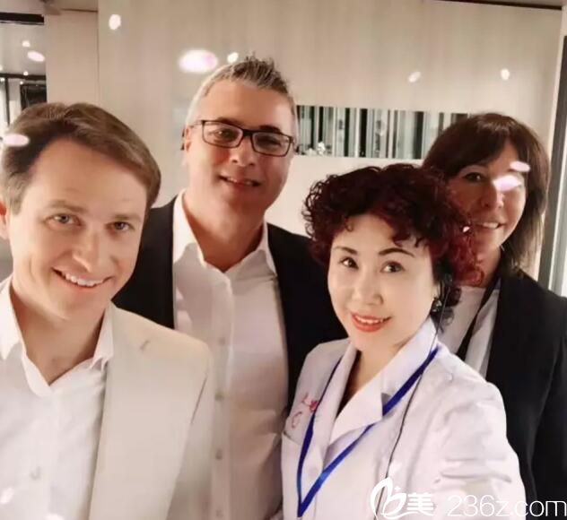 袁寶玉院長(zhǎng)2017年4月年受邀赴歐洲參加世界醫(yī)療美容巔峰盛會(huì) 袁寶玉院長(zhǎng)2017年4月年受邀赴歐洲參加世界醫(yī)療美容巔峰盛會(huì)