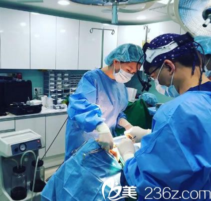 姜永浩院長工作照片