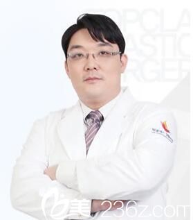 韓國Topclass整形外科金行準(zhǔn) 韓國Topclass整形外科金行準(zhǔn)