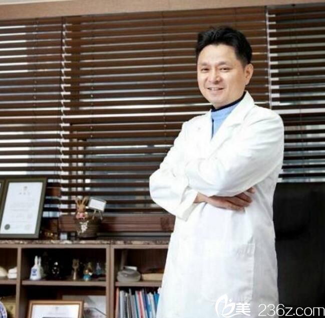 辛容鎬 BIO整形外科院長 辛容鎬 BIO整形外科院長