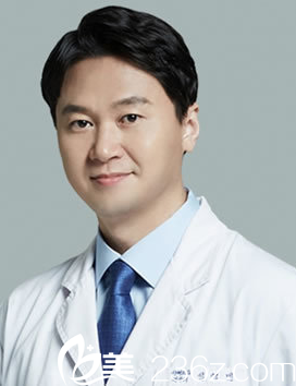 韓國秀美顏(TOP FACE)整容外科任院長 韓國秀美顏(TOP FACE)整容外科任院長
