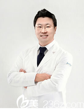 韓國在敦整形外科李院長