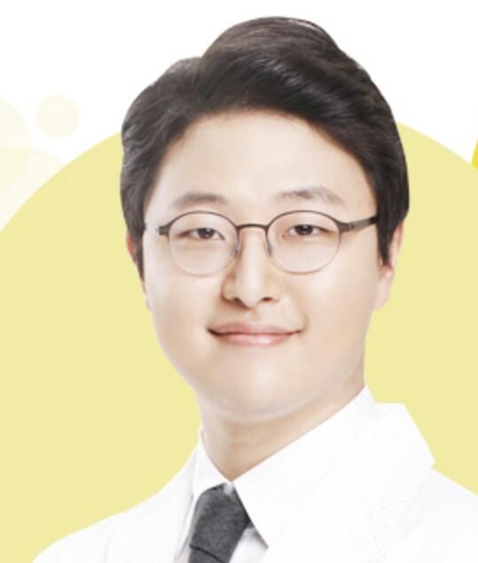 金志桓 整形外科醫(yī)生院長 金志桓 整形外科醫(yī)生院長