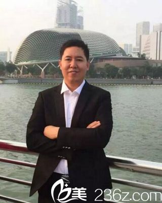 駐馬店美林苑李院長(zhǎng)新加坡留影