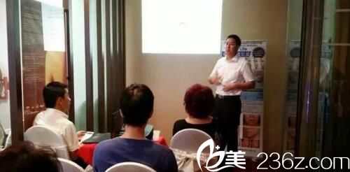 駐馬店美林苑李院長(zhǎng)在新加坡參加學(xué)術(shù)交流