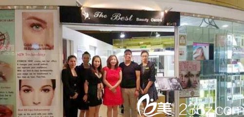 駐馬店美林苑李院長(zhǎng)在新加坡與森迪老師合影