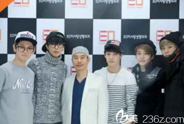 沈炯坤院長(zhǎng)人氣熱度——韓國(guó)明星眼里的超級(jí)醫(yī)學(xué)明星 沈炯坤院長(zhǎng)人氣熱度——韓國(guó)明星眼里的超級(jí)醫(yī)學(xué)明星