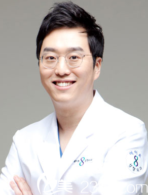 A特整形醫(yī)院趙院長(zhǎng) A特整形醫(yī)院趙院長(zhǎng)