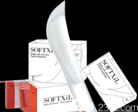 在清潭優(yōu)整形外科做鼻子，醫(yī)院主要采用的是Softxil假體