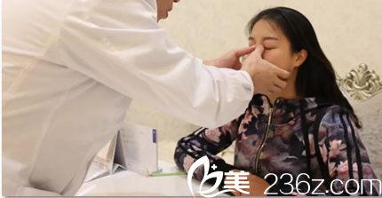 與柳州華美王文院長面診 與柳州華美王文院長面診