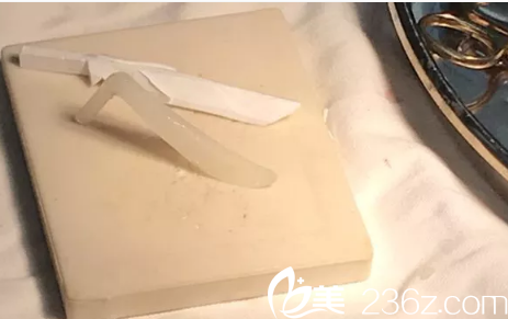 之前的硅膠假體材料 之前的硅膠假體材料