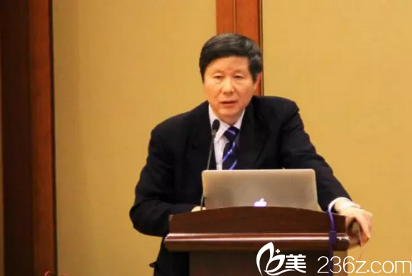 發(fā)表演講的楊 發(fā)表演講的楊