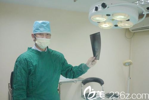 整形醫(yī)生李春英