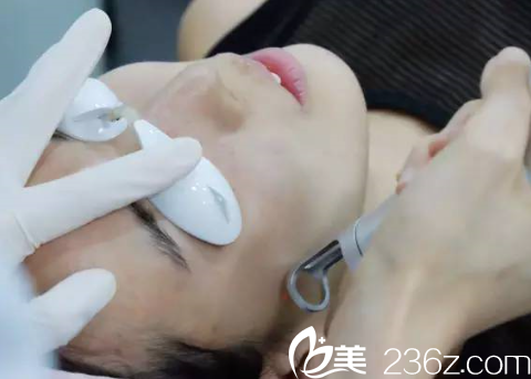 淡化斑點(diǎn) 淡化斑點(diǎn)