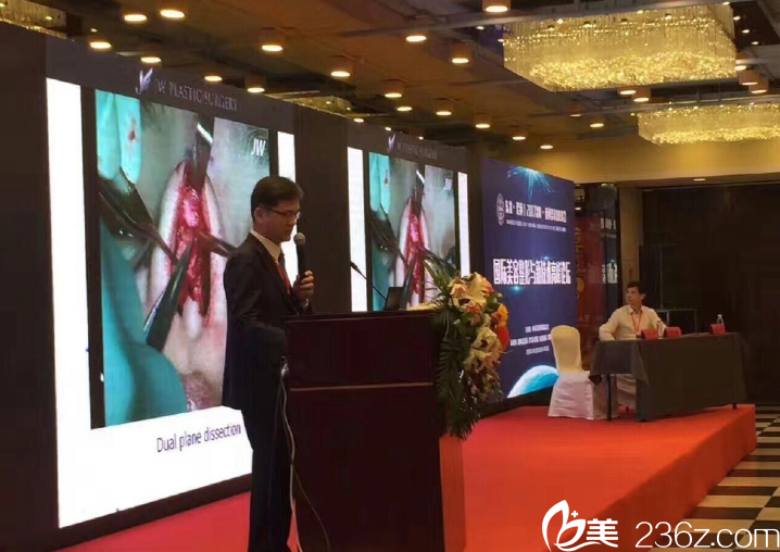 徐萬群院長在美容整形新進(jìn)展<!--<i data=20240703-sp></i>-->論壇上發(fā)表演講 徐萬群院長在美容整形新進(jìn)展<!--<i data=20240703-sp></i>-->論壇上發(fā)表演講