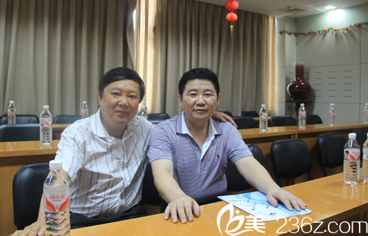 澳泰整形醫(yī)院曾兆舜醫(yī)生與柳大烈博士合影