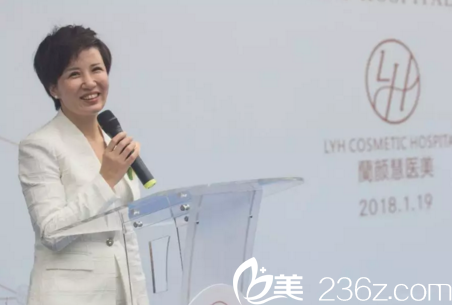 參加會(huì)議發(fā)表致辭