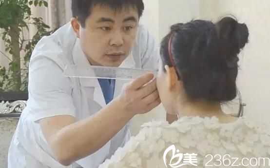 為客戶認(rèn)真設(shè)計(jì)鼻型 為客戶認(rèn)真設(shè)計(jì)鼻型