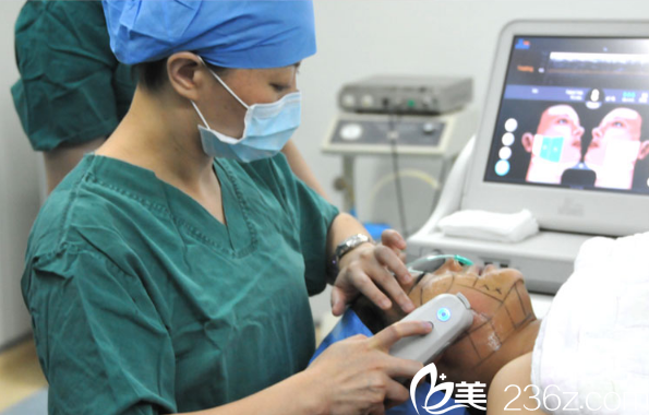 廣州華美易陽(yáng)亮主任工作照 廣州華美易陽(yáng)亮主任工作照