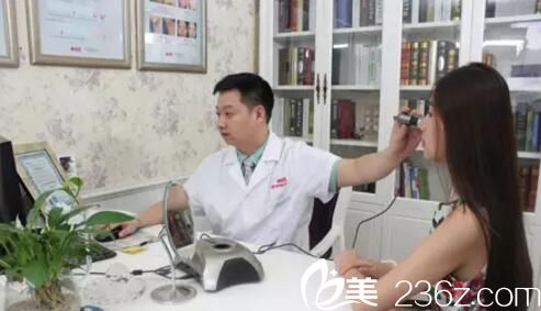 給求美者做皮膚測試