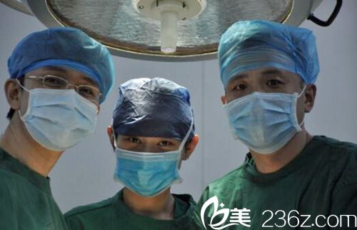 張保軍院長在韓國與金孝憲同臺手術(shù) 張保軍院長在韓國與金孝憲同臺手術(shù)