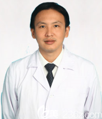 新疆伊麗莎白整形醫(yī)院外聘魯峰