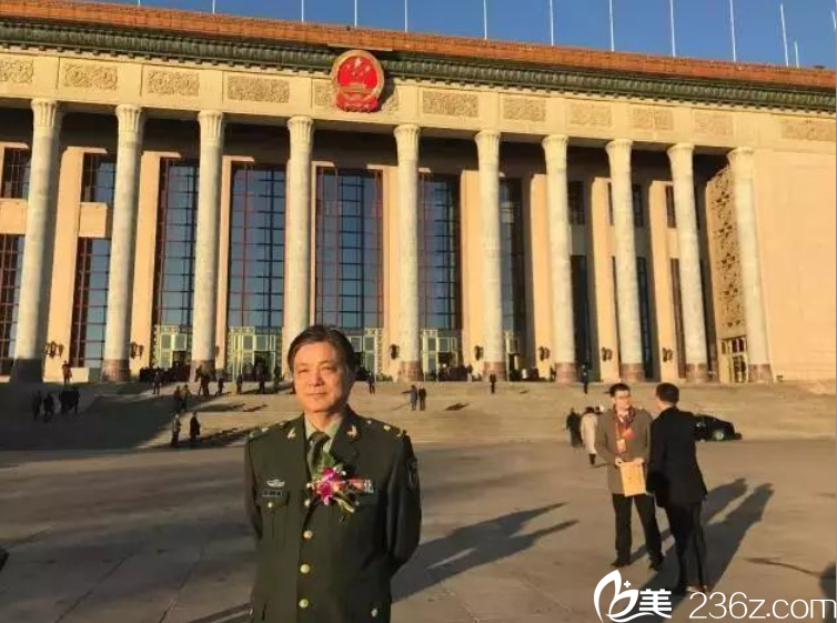 大會(huì)堂前的 大會(huì)堂前的