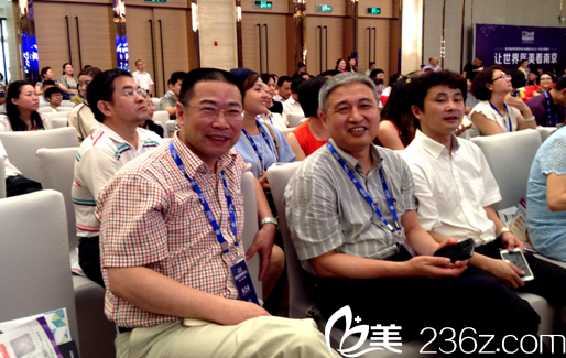 周震明院長(zhǎng)參與學(xué)會(huì)交流 周震明院長(zhǎng)參與學(xué)會(huì)交流