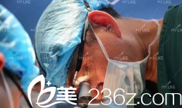 張院長手術中 張院長手術中