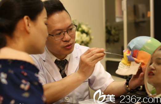 佛山華美<!--<i data=20240703-sp></i>-->與隆鼻顧客面診 佛山華美<!--<i data=20240703-sp></i>-->與隆鼻顧客面診