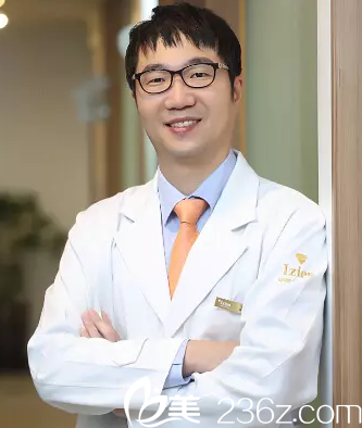 韓國一見整形外科樸圣勛 院長