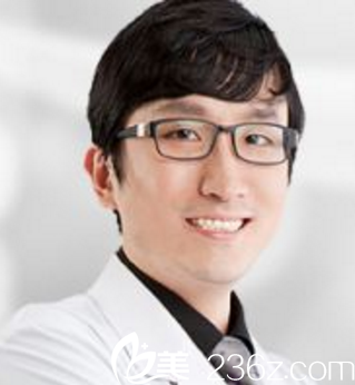 韓國首爾整形醫(yī)院院長張彰夏 韓國首爾整形醫(yī)院院長張彰夏