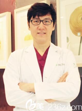 韓國麗穎整形外科嚴(yán)日準(zhǔn)