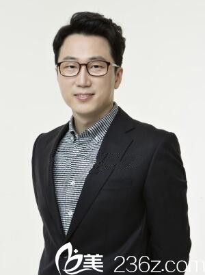 韓國麗溫REON整形外科鄭康在 韓國麗溫REON整形外科鄭康在