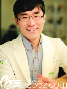 Tam<!--<i data=20240709-sp></i>-->院長趙亮顯