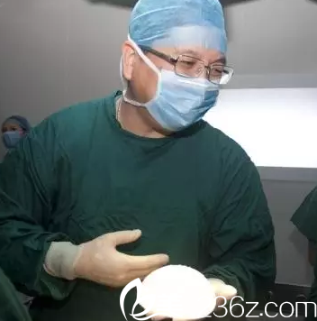 懷化華美醫(yī)療美容醫(yī)院羅工作照