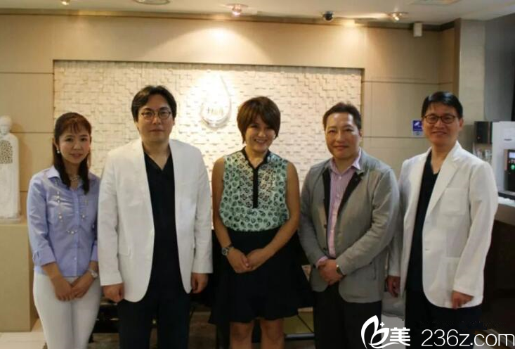 日本整形醫(yī)生來院參觀學(xué)習(xí)金沅碩埋金線方法 日本整形醫(yī)生來院參觀學(xué)習(xí)金沅碩埋金線方法