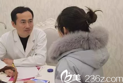 北京美憬醫(yī)療美容診所閆院長(zhǎng)工作照 北京美憬醫(yī)療美容診所閆院長(zhǎng)工作照