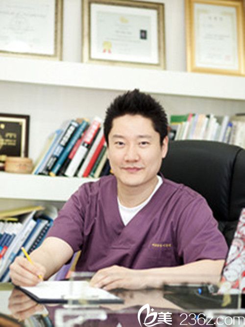 韓國史丹利皮膚整形醫(yī)院代表院長李恩錫
